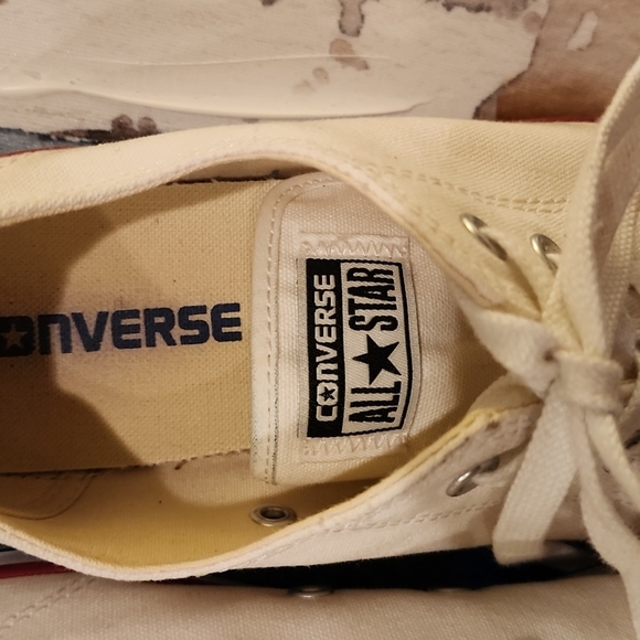 Converse All Stars Size 7 - Picture 3 of 6